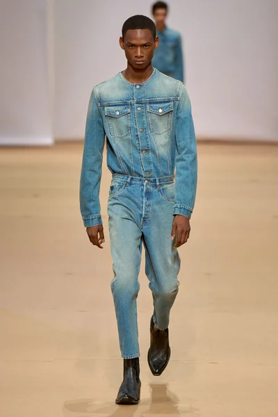 Look 32